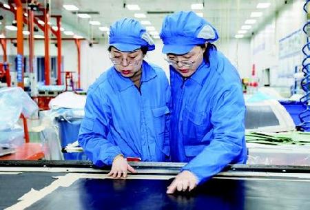 復(fù)合材料廠生產(chǎn)現(xiàn)場(chǎng)。