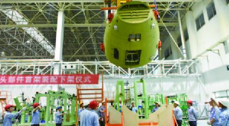首架&ldquo;新舟&rdquo;700機頭部件在成飛民機下線。