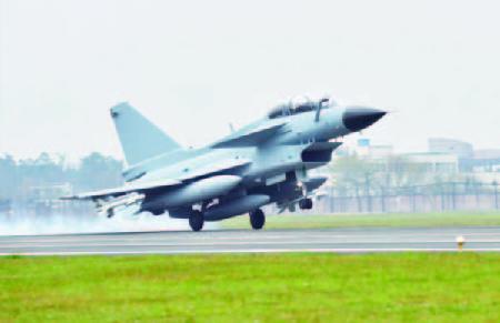 2019年最后一個飛行日，殲10飛機安全著陸。