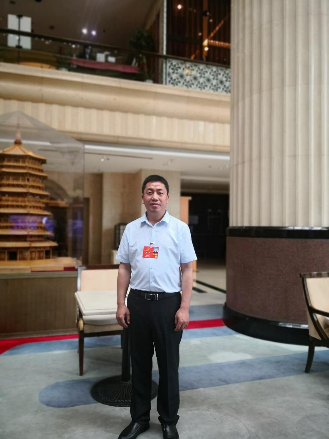 9.全國人大代表、航空工業(yè)陜飛部件廠飛機鉚接裝配鉗工趙平