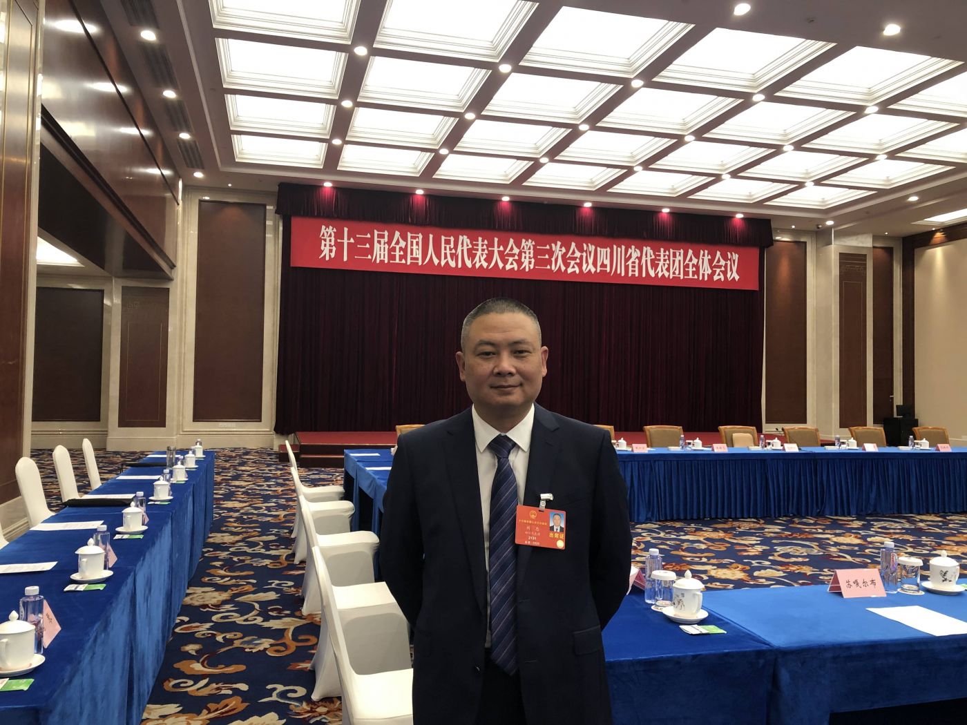 8. 全國人大代表、航空工業(yè)凌峰軍品分廠加工中心班長劉忠