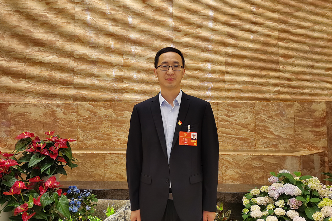 7.全國人大代表、中航鋰電生產(chǎn)調(diào)度邢京龍